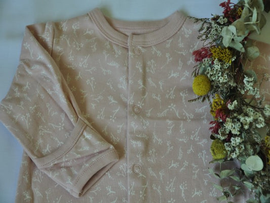 Pijama rosado con flores blancas niña